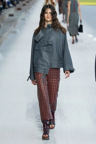 Look 18